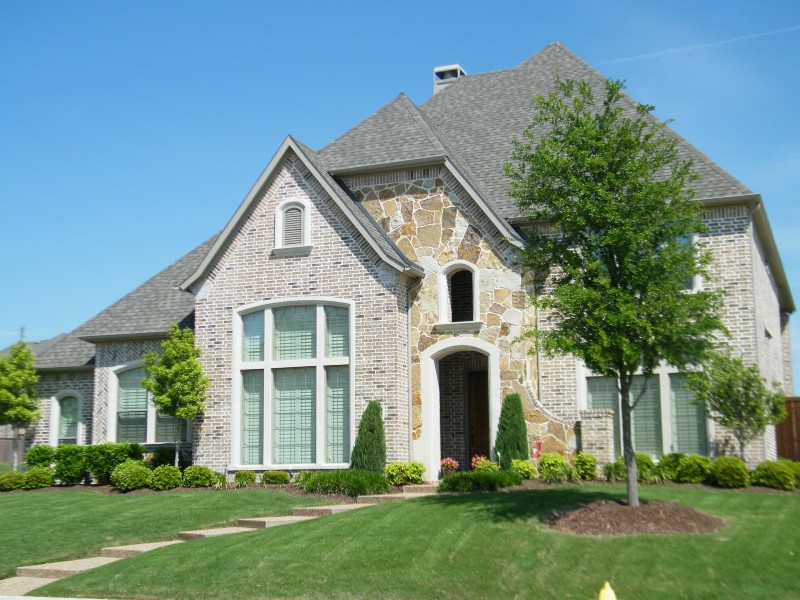 Roof Replacement Services. We install Owens Corning Shingles in Columbus, Ohio and the surrounding areas.